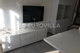 Podstrana, naselje Lavica , jednosoban apartman uz more s garažnim mjestom, Podstrana, Flat