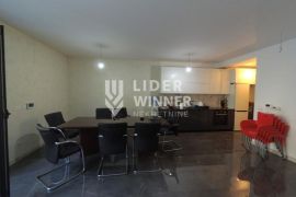 Lux lokal sa 35m2 dvorišta. ID#129588, Voždovac, Propiedad comercial