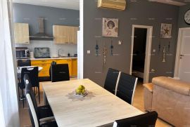 Stan Prodaje se stan u prizemlju na odličnoj lokaciji, u blizini centra, Pula!, Pula, Διαμέρισμα