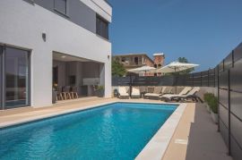 Moderna villa na prodaju, Pula, Istra, Pula, House