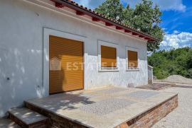 Na prodaju nova kuća u prelijepom okruženju, blizu Barbana u  Istri., Barban, Ev