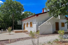 Na prodaju nova kuća u prelijepom okruženju, blizu Barbana u  Istri., Barban, House