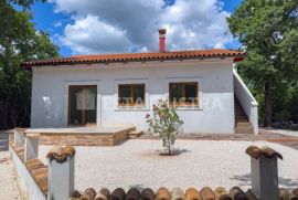 Na prodaju nova kuća u prelijepom okruženju, blizu Barbana u  Istri., Barban, Kuća