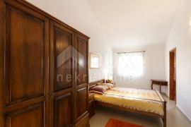 ISTRA, BARBAN - Vila s bazenom i ljetnom kuhinjom, Barban, House