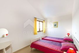 ISTRA, BARBAN - Vila s bazenom i ljetnom kuhinjom, Barban, House