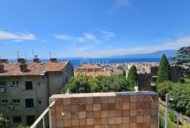 RIJEKA, BULEVARD - prostrani 2-sobni stan s pogledom na more, Rijeka, شقة