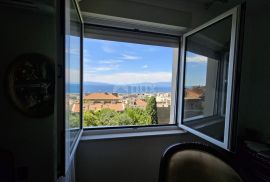 RIJEKA, BULEVARD - prostrani 2-sobni stan s pogledom na more, Rijeka, Διαμέρισμα