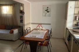 Crikvenica, Centar, 3- sobni apartman 80 m2 sa terasom., Crikvenica, Διαμέρισμα