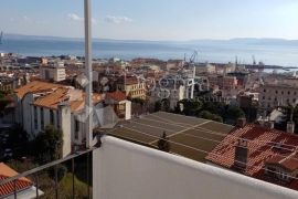 Sunčani stan u 5-terokatnici blizu centra, Rijeka, Appartment