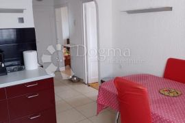 Sunčani stan u 5-terokatnici blizu centra, Rijeka, Appartment