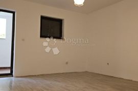 Stan 93m2 sa vrtom od 80m2, 700m od mora, Poreč, Apartamento