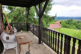 KUĆA SA PANORAMSKIM POGLEDOM NA SLJEME, Zabok, Famiglia