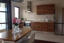 Istra, Rovinj, najam stana s jednom spavaćom sobom NKP 58,25m2 na 3. katu stambene zgrade, Rovinj, Appartamento