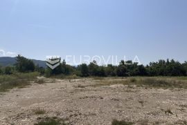 Istra, Ročko Polje, građevinsko zemljište 15852m2 u industrijskoj zoni, Buzet, Arazi