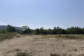 Istra, Ročko Polje, građevinsko zemljište 15852m2 u industrijskoj zoni, Buzet, Zemljište