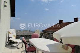 Rijeka, Hosti, obiteljska kuća s tri stana, ukupne površine 362.34m2, Rijeka, House