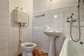 Turnić, 2-soban stan s balkonom, u peterokatnici, Rijeka, Apartamento