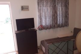 VIR-Kuća sa 2 apartmana i podrumom, Vir, Casa