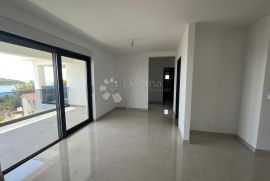 ROGOZNICA- PREDIVAN STAN U NOVOGRADNJI 130M OD MORA, Rogoznica, Flat