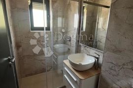 ROGOZNICA- PREDIVAN STAN U NOVOGRADNJI 130M OD MORA, Rogoznica, Flat