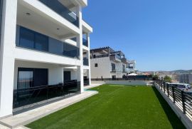 ROGOZNICA- PENTHOUSE U NOVOGRADNJI 130M OD MORA, Rogoznica, Διαμέρισμα