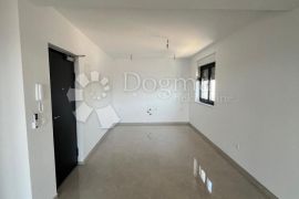 ROGOZNICA- PENTHOUSE U NOVOGRADNJI 130M OD MORA, Rogoznica, Daire