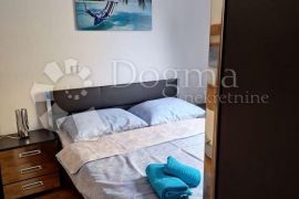 NAMJEŠTEN APARTMAN VRSI MULO 120 M OD MORA, Vrsi, Flat