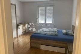 TROSOBNI RENOVIRAN STAN U BLIZINI KVATRIĆA, Donji Grad, Appartment