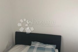 TROSOBNI RENOVIRAN STAN U BLIZINI KVATRIĆA, Donji Grad, Appartment