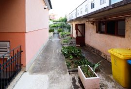 Prilika! Stan u prizemlju sa vrtom, prvi red do mora!, Umag, Apartamento