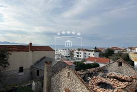 Zadar, Diklo - tipična dalmatinska kuća 120m2 u blizini mora! 255000€, Zadar, Maison