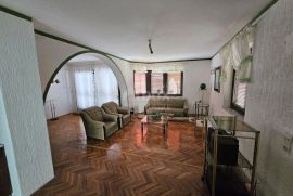 KLENOVICA- dvojna kuća/villa 320m2 s pogledom na more + okoliš 400m2, Novi Vinodolski, Famiglia