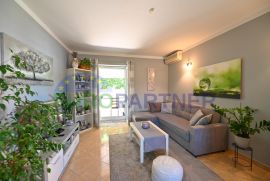 Stan s vrtom, Poreč, 3km od mora, Poreč, Appartement