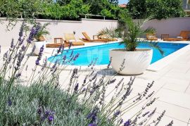 Predivna kuća za odmor s bazenom u Medulinu!, Medulin, بيت