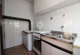 Rijeka, Drenova, samostojeća kuća sa tri stana, Rijeka, House