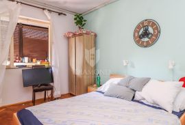 Prilika u Novigradu ! Sobe  s izlazom na plažu !, Novigrad, Appartement