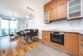 Zagreb, Heinzelova, odličan dvosoban stan NKP 68,90 m2 + 2 GPM, Zagreb, شقة