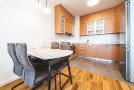 Zagreb, Heinzelova, odličan dvosoban stan NKP 68,90 m2 + 2 GPM, Zagreb, Wohnung