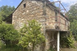 Istra, Zrenj, stara kamena kuća s građevinskim zemljištem 1190m2, Oprtalj, Σπίτι