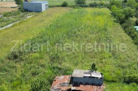 Građevinsko zemljište 46 ari  na glavnom putu, Pećinci, Land