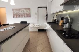 Brešca, uređen 2-soban s dnevnim boravkom, terasom i okućnicom, Matulji, Appartement