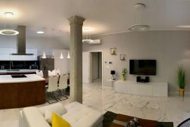 Stan u prizemlju sa terasom u centru grada, Poreč, Istra, Poreč, Apartamento