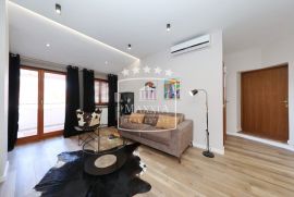 Diklo - rezidencijalna villa s bazenom 5 stambenih jedinica! 1080000€, Zadar, Σπίτι