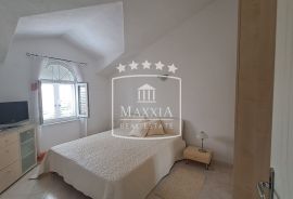 Privlaka - uređena kuća 330m2, blizina mora! 599000€, Privlaka, Famiglia