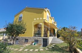 Privlaka - uređena kuća 330m2, blizina mora! 599000€, Privlaka, Famiglia