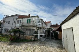 Zadar - kuća 188m2 za obnovu odlična lokacija! 590000€, Zadar, Maison