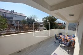 Sabunike - Apartmanska kuća s velikom okućnicom - 398000€, Privlaka, Maison