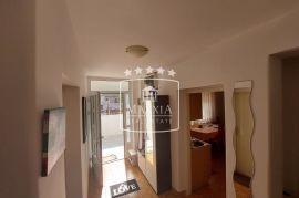 Sabunike - Apartmanska kuća s velikom okućnicom - 398000€, Privlaka, Дом