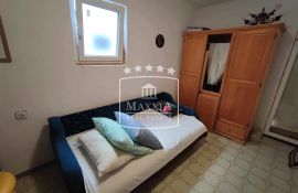 Seline - prostrana kuća cca 100m od plaže pogled! 249000€, Starigrad, Haus