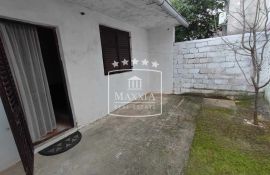 Starigrad - kuća prizemnica cca 200m od mora! 155000€, Starigrad, House